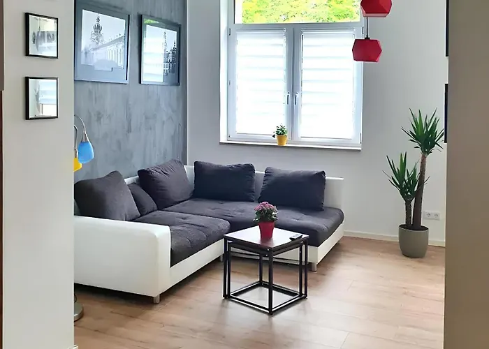 Geraeumige Moderne 3 Raumwohnung