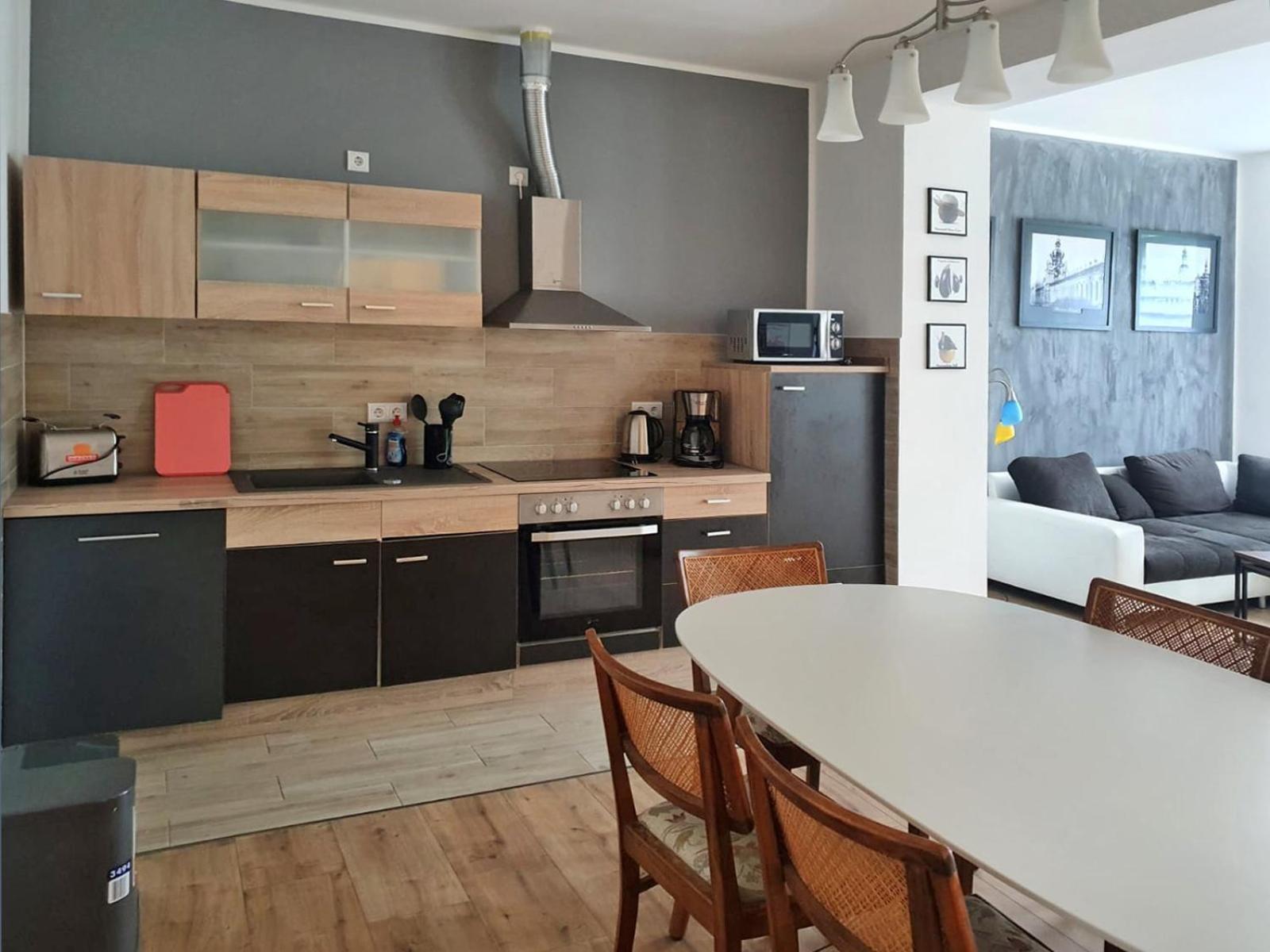 Geraeumige Moderne 3 Raumwohnung